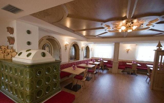 Hotel Zirmes Moena Eksteriør bilde