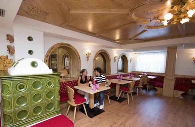 Hotel Zirmes Moena Eksteriør bilde