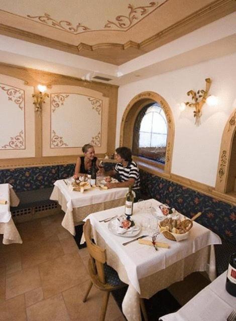 Hotel Zirmes Moena Eksteriør bilde