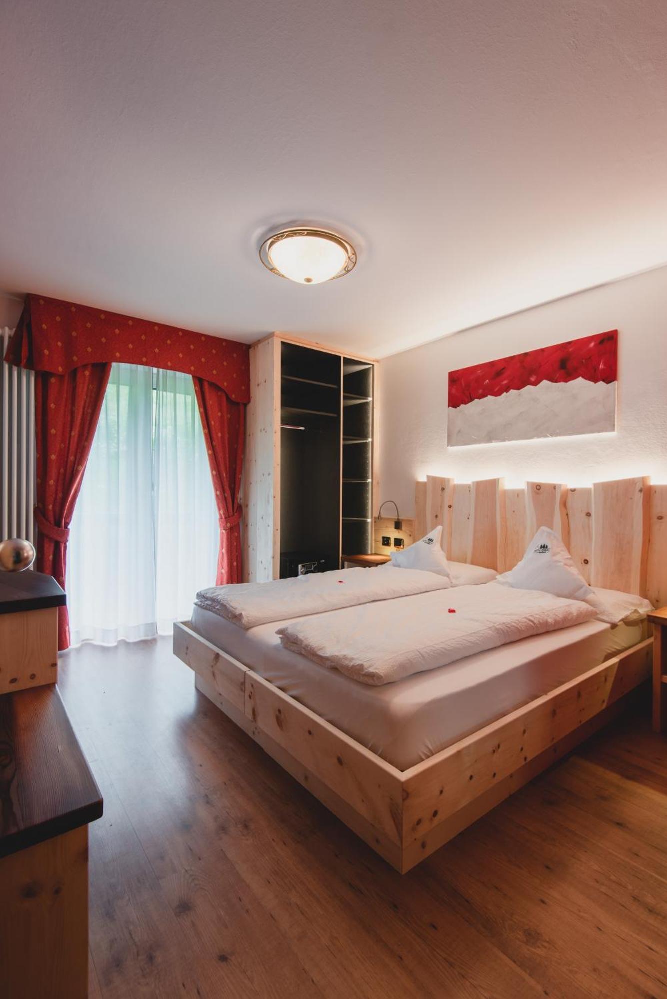 Hotel Zirmes Moena Eksteriør bilde