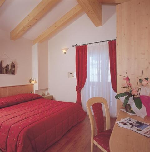 Hotel Zirmes Moena Eksteriør bilde