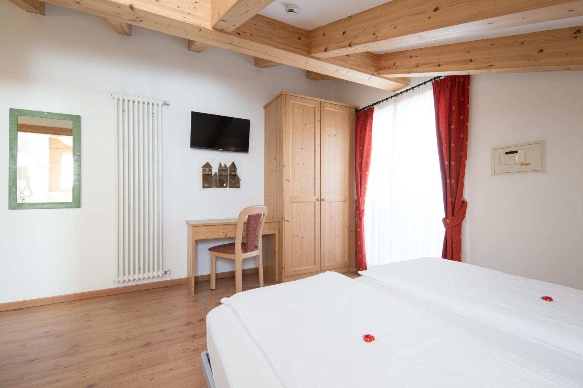Hotel Zirmes Moena Eksteriør bilde