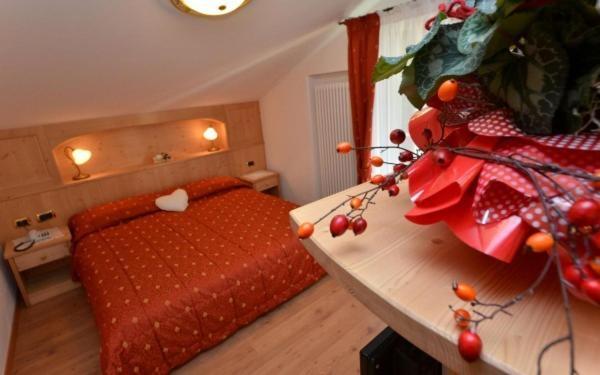 Hotel Zirmes Moena Eksteriør bilde