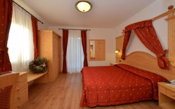 Hotel Zirmes Moena Eksteriør bilde