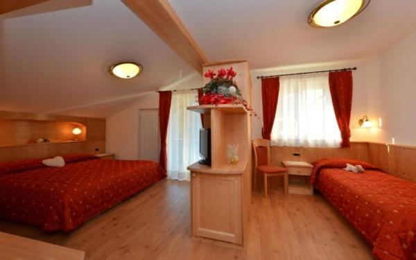 Hotel Zirmes Moena Eksteriør bilde