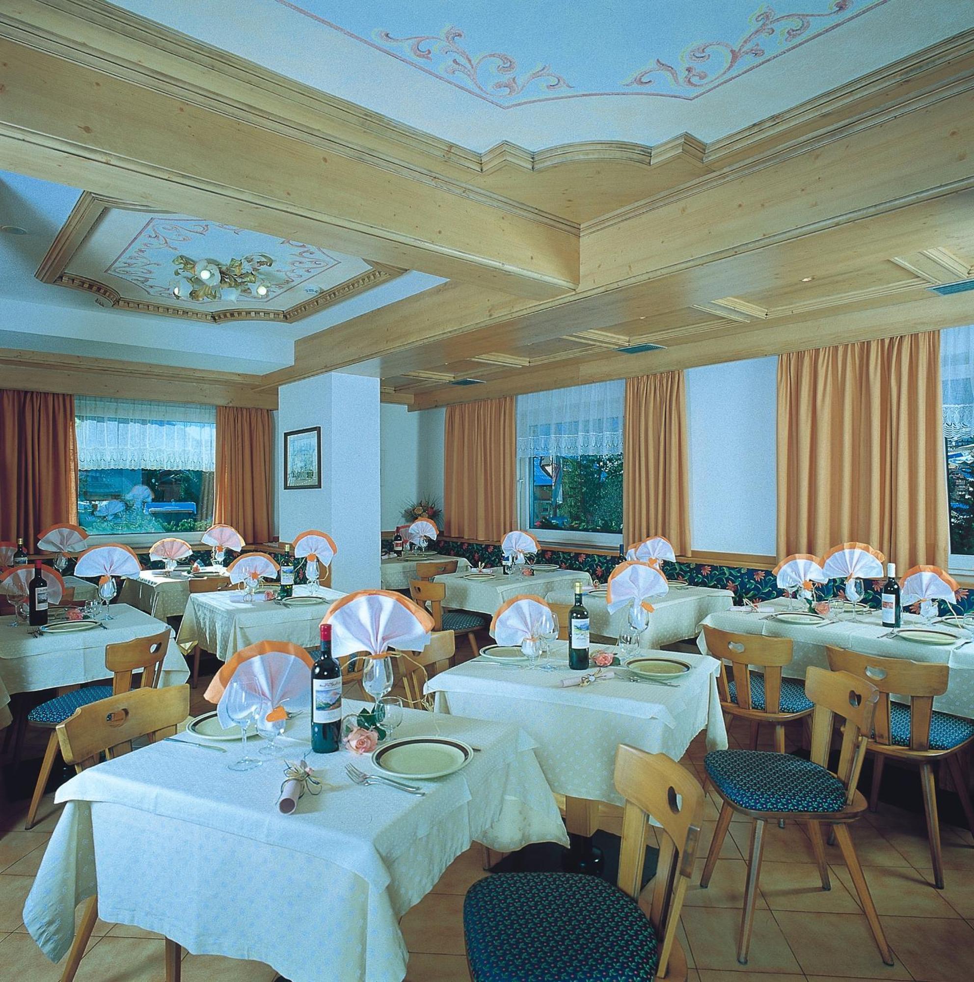 Hotel Zirmes Moena Eksteriør bilde
