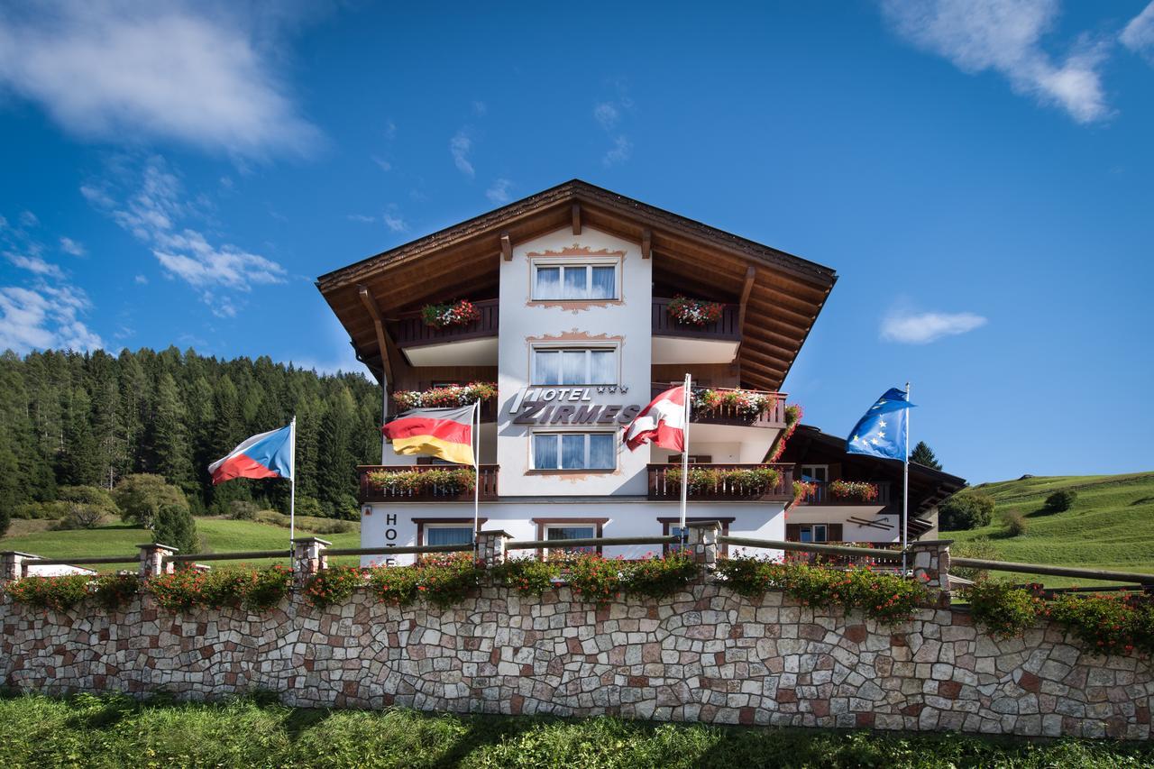 Hotel Zirmes Moena Eksteriør bilde